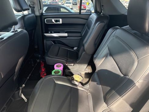 Used 2021 Ford Explorer XLT w/ Equipment Group 202A image 12