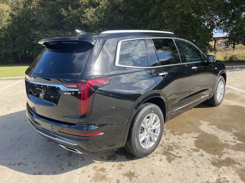 New 2025 Cadillac XT6 Luxury image 9