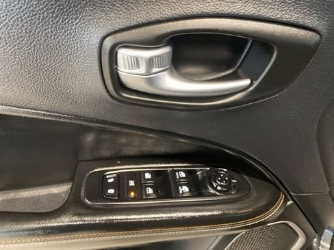 Used 2019 Jeep Compass Latitude w/ Cold Weather Group AWD/4WD image 27