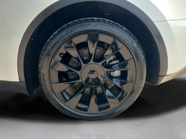 Used 2021 Tesla Model Y Long Range AWD/4WD image 32