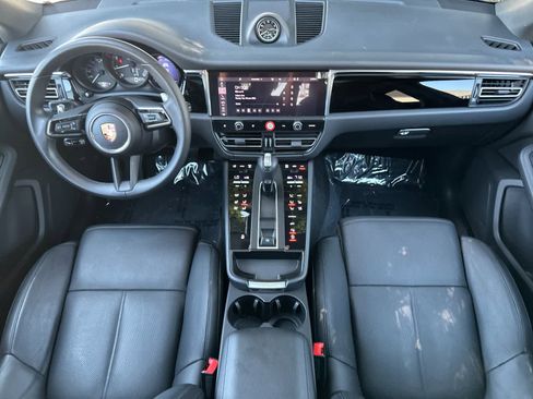 Certified 2025 Porsche Macan AWD/4WD image 6
