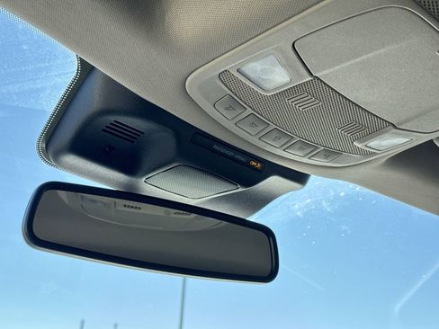 Used 2024 Ford Expedition XLT image 27