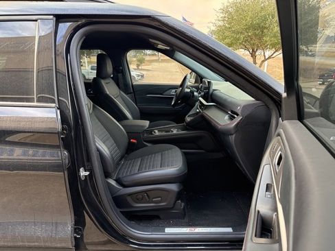 Used 2025 Ford Explorer ST-Line w/ Premium Package image 12