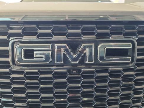 Certified 2024 GMC Yukon Denali Ultimate w/ LPO, Floor Liner Package AWD/4WD image 31