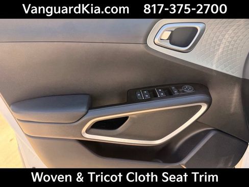 Certified 2025 Kia Soul LX w/ LX Technology Package FWD image 17