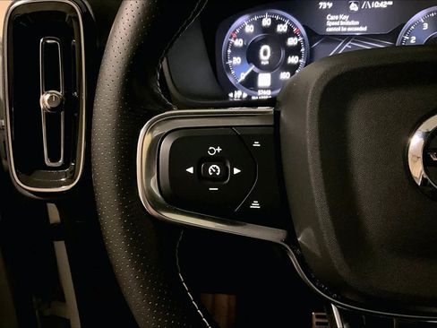 Used 2021 Volvo XC40 T5 R-Design w/ Advanced Package AWD/4WD image 23