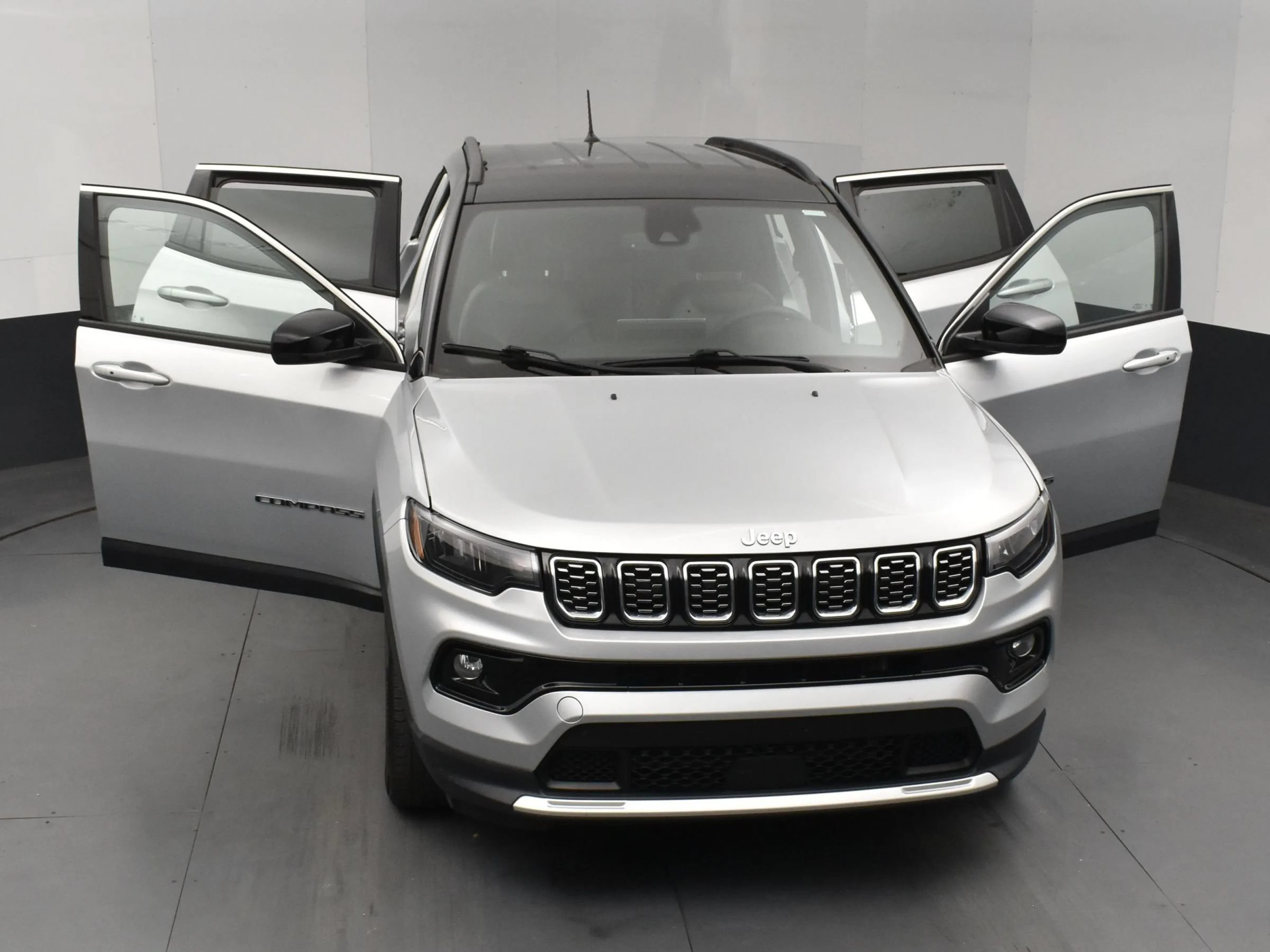 Used 2025 Jeep Compass Limited AWD/4WD image 10