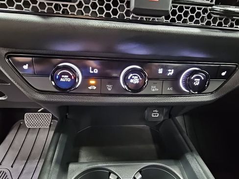 Used 2025 Honda HR-V Sport image 17