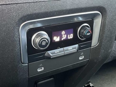Used 2021 Chevrolet Suburban Z71 AWD/4WD image 19