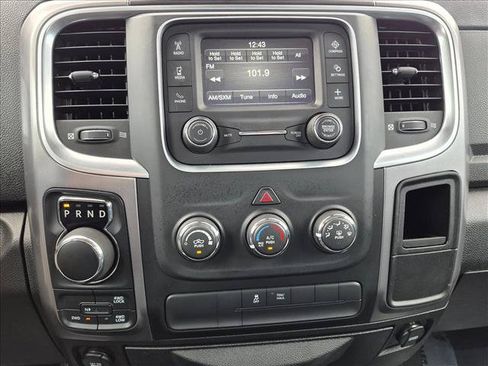 Used 2022 RAM 1500 Classic SLT AWD/4WD image 16