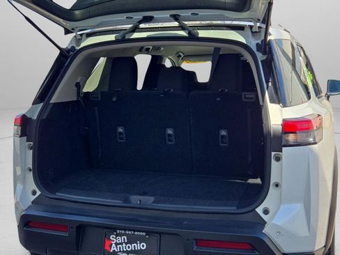 Used 2024 Nissan Pathfinder SV image 21