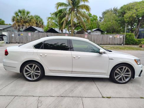 Used 2017 Volkswagen Passat 1.8T R-Line image 9