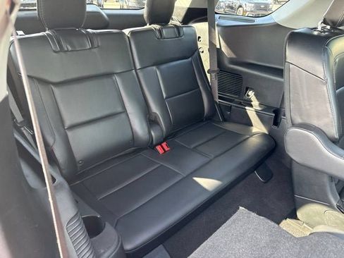 Used 2021 Ford Explorer XLT w/ Equipment Group 202A AWD/4WD image 14