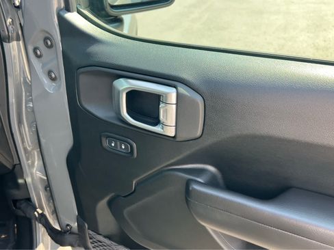 Used 2021 Jeep Wrangler Unlimited Sport AWD/4WD image 19