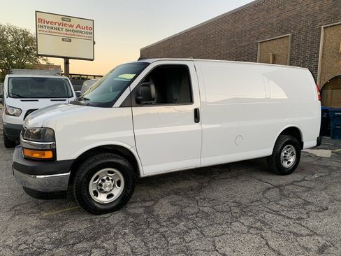 Used 2020 Chevrolet Express 2500 w/ Driver Convenience Package image 11