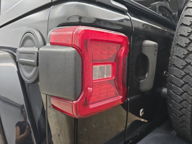 Used 2019 Jeep Wrangler Unlimited Sahara AWD/4WD image 35