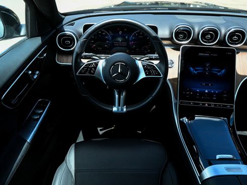 Used 2025 Mercedes-Benz C 300 Sedan image 10