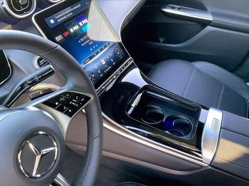 Used 2026 Mercedes-Benz GLC 300 4MATIC image 12