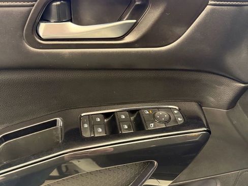 Used 2022 Nissan Pathfinder SV w/ SV Black Package image 24