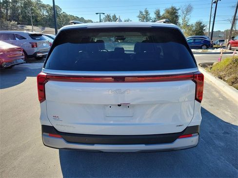 Used 2025 Kia Carnival EX image 8