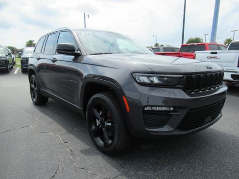 Used 2024 Jeep Grand Cherokee Limited w/ Black Appearance Package RWD image 3