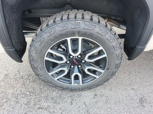 New 2026 GMC Sierra 1500 AT4 w/ AT4 Premium Package image 9