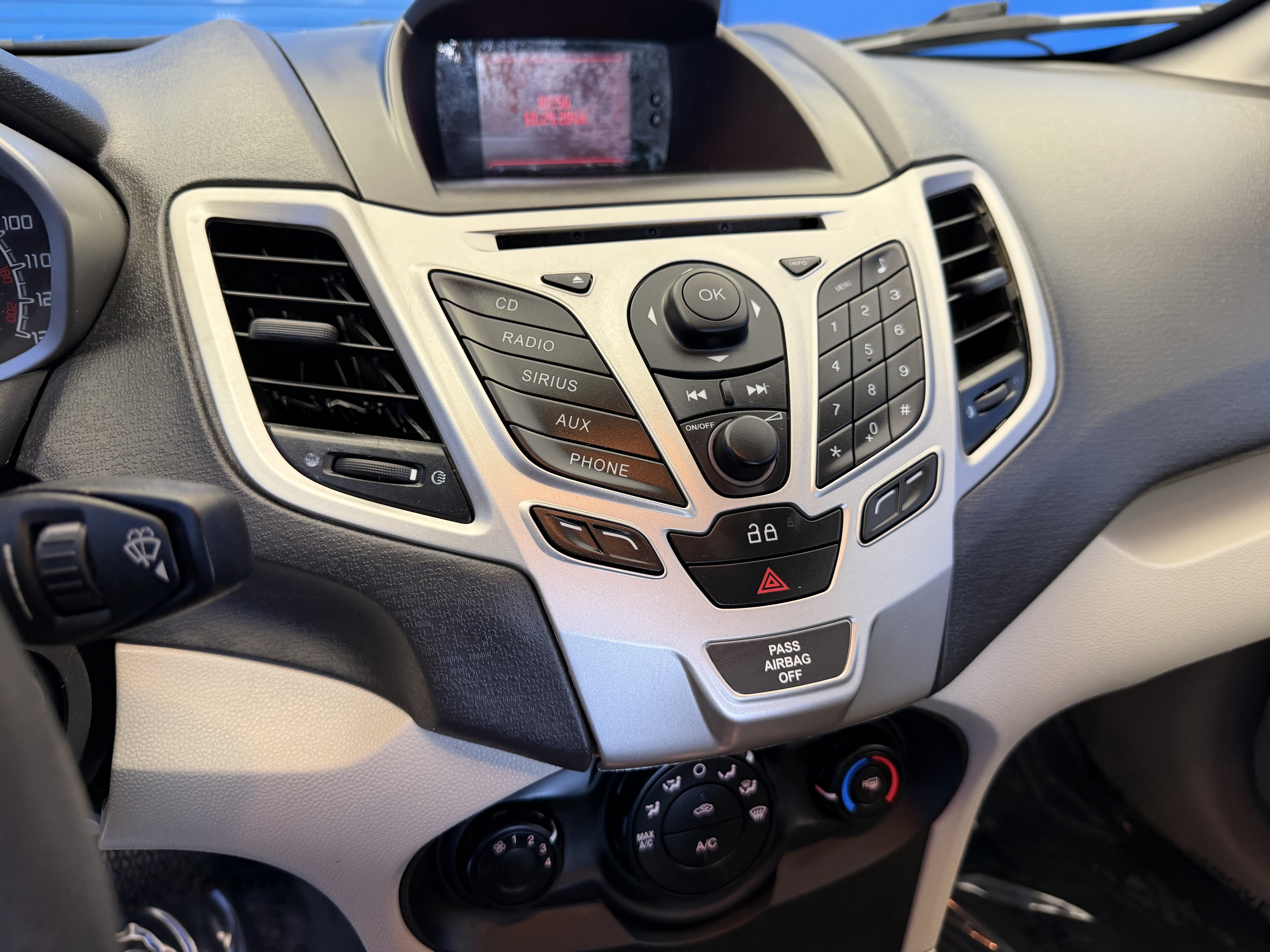 Used 2013 Ford Fiesta SE FWD image 18