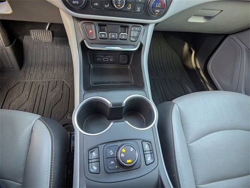 Used 2021 GMC Terrain SLT image 22