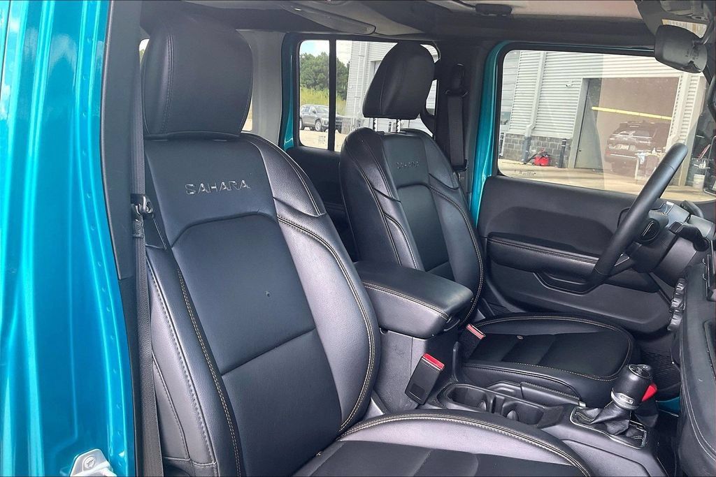 Used 2024 Jeep Wrangler Unlimited Sahara w/ Safety Group AWD/4WD image 7