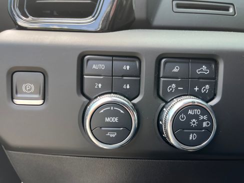 Used 2023 GMC Sierra 1500 AT4 w/ AT4 Preferred Package AWD/4WD image 23