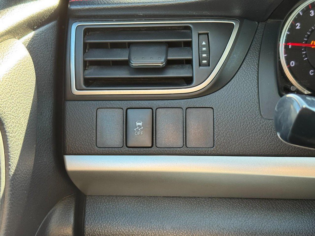 Used 2015 Toyota Camry SE FWD image 23