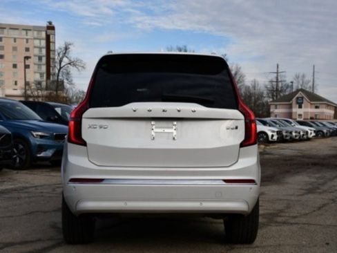 Certified 2025 Volvo XC90 B6 Plus image 6