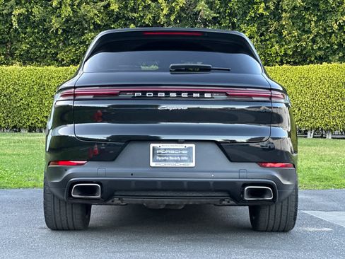 Used 2025 Porsche Cayenne image 7