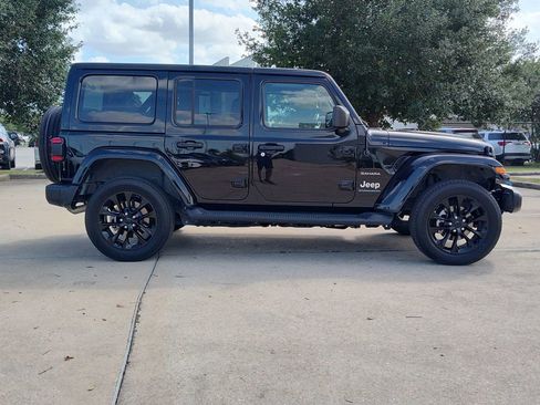 Used 2023 Jeep Wrangler Unlimited Sahara w/ Cold Weather Group AWD/4WD image 12