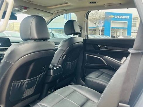 Used 2024 Kia Telluride EX w/ EX Captain's Chair Package image 10
