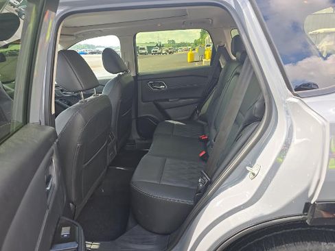 Used 2025 Nissan Rogue Platinum AWD/4WD image 4