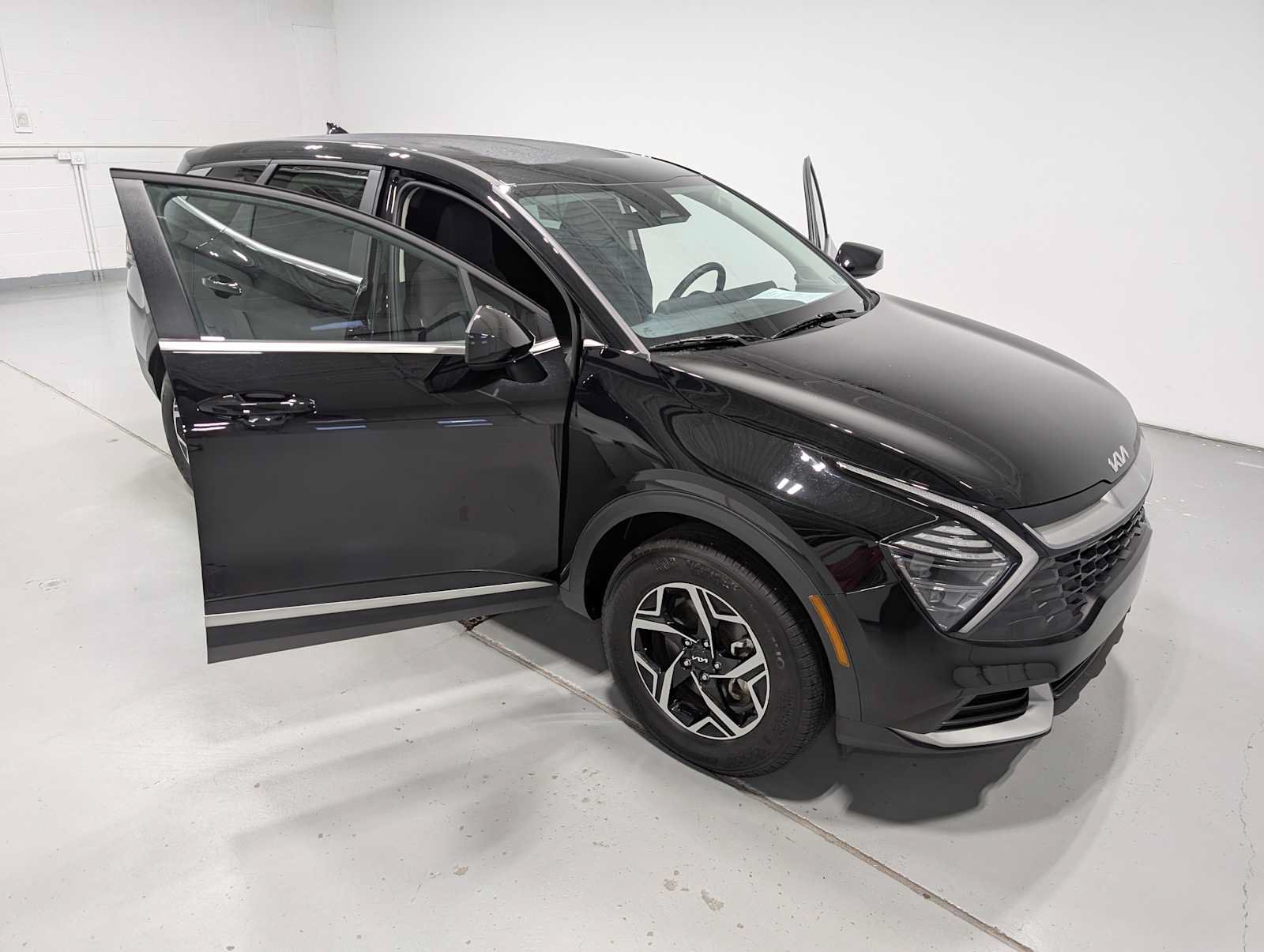 Certified 2025 Kia Sportage LX AWD/4WD image 16