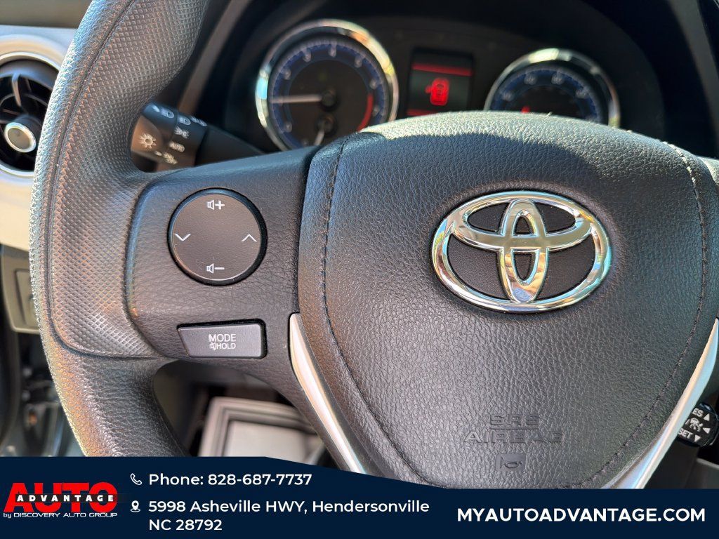 Used 2018 Toyota Corolla LE FWD image 19