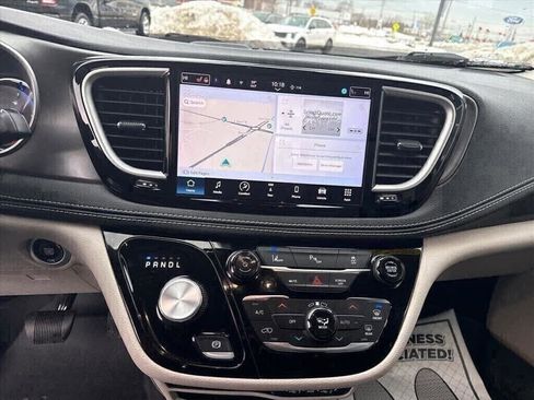 Used 2023 Chrysler Pacifica Touring-L w/ Uconnect Theater Family Group image 11