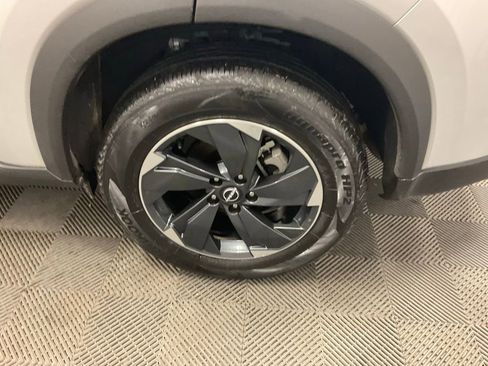 Used 2025 Nissan Rogue SV image 7