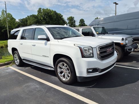 Used 2018 GMC Yukon XL SLT w/ Open Road Package AWD/4WD image 3