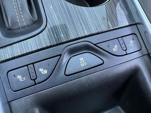 Used 2017 Chevrolet Impala Premier FWD image 28