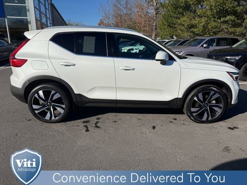 Used 2024 Volvo XC40 B5 Ultimate w/ Protection Package Premier image 9