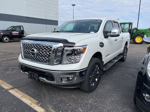 Used 2017 Nissan Titan SL w/ Chrome Package AWD/4WD image 6