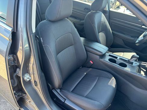 Used 2025 Nissan Altima 2.5 SV FWD image 36