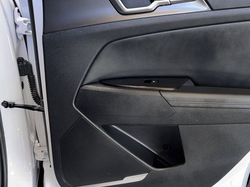 Used 2025 Kia Sportage EX image 32