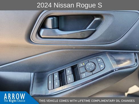 Used 2024 Nissan Rogue S image 21