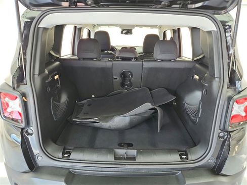 Used 2016 Jeep Renegade Latitude image 22