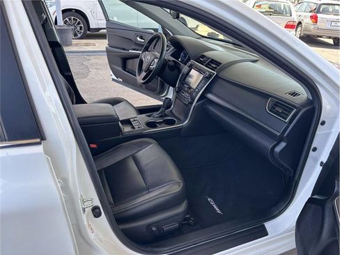 Used 2016 Toyota Camry XLE image 14
