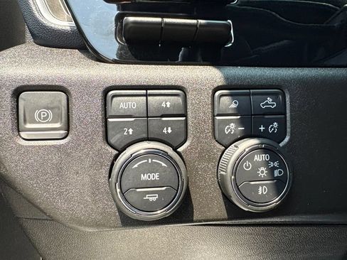 Used 2024 Chevrolet Silverado 1500 High Country w/ High Country Premium Package AWD/4WD image 27